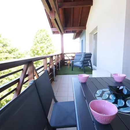 Le - Vue - Terrasse & Piscine - *